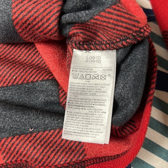 Old Navy red & black plaid pullover with tie at hem, mock turtleneck, L 10/12 - Picture 7 of 7
